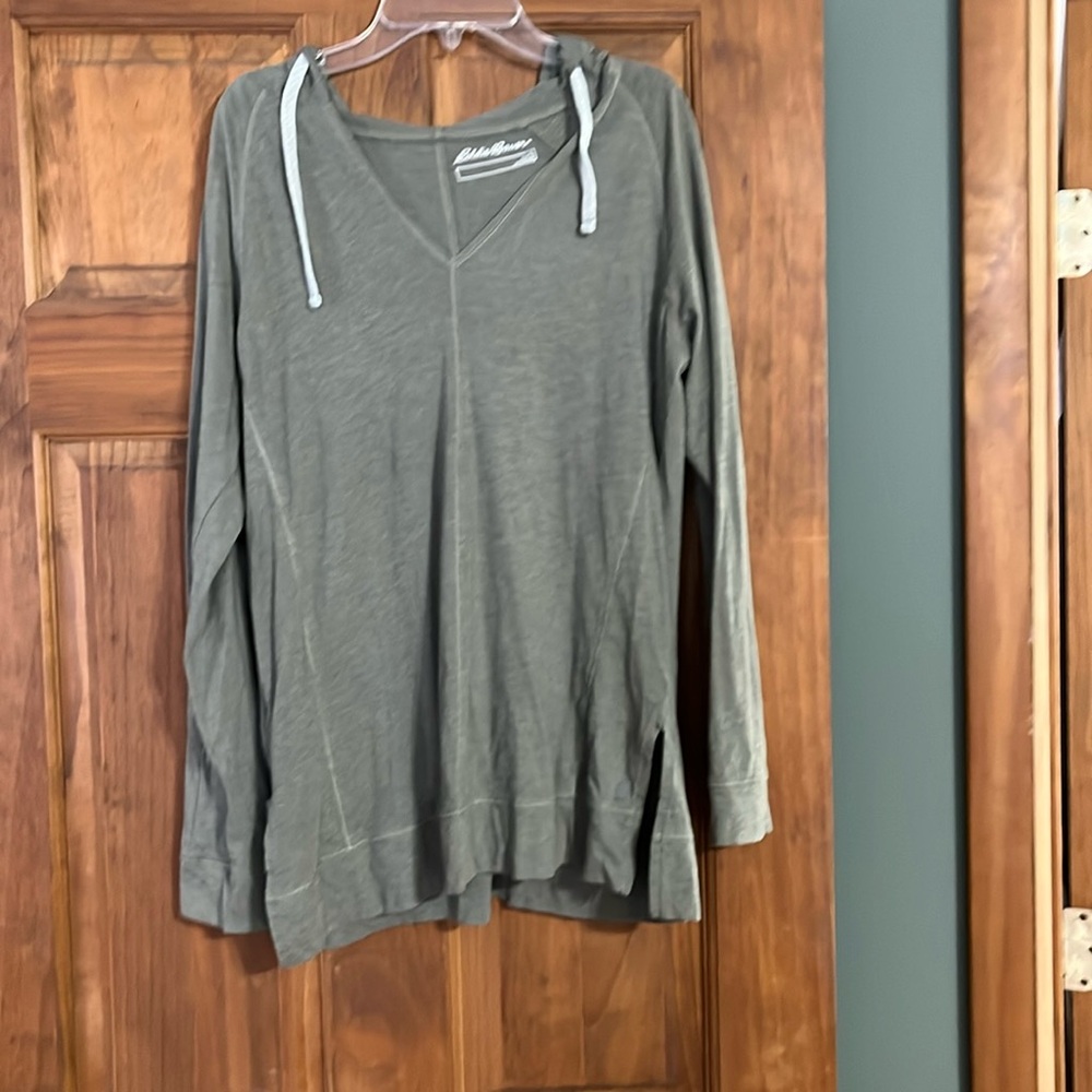 Eddie Bauer, green long sleeved hooded t- shirt. Size L.
